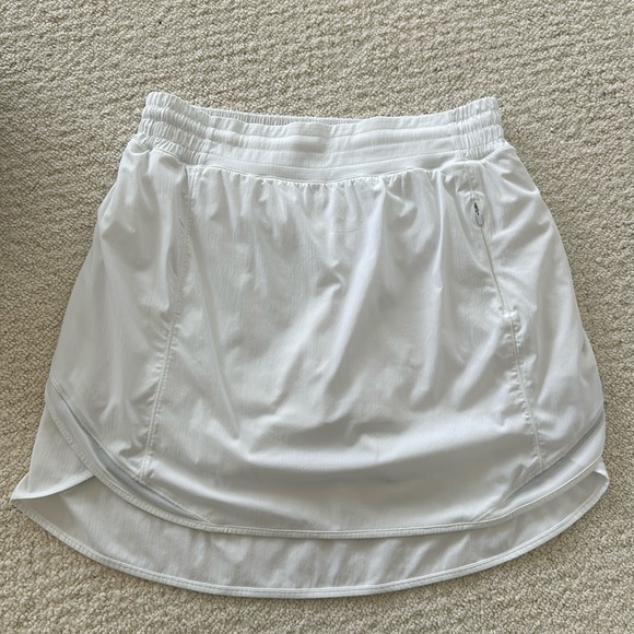 lululemon athletica Dresses & Skirts - Lululemon Hotty Hot High-Rise Skirt Size 8 White